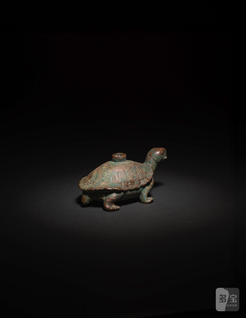 六朝 銅龜形硯滴 及 明 鎏金銅鳳首水滴 | DEUX PETITS COMPTE-GOUTTES EN BRONZE ET BRONZE DORÉ - 图14